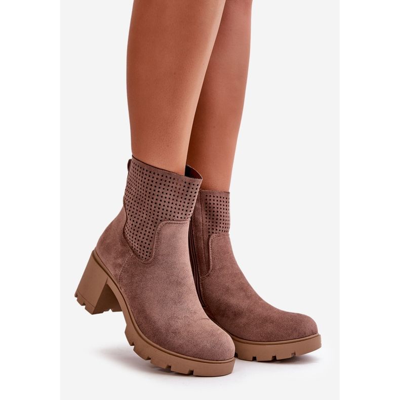 Jezzi Dámské kotníkové boty na vysokém podpatku, zapínání na zip, eko semišové hnědé Rashmi hnědý 1 Jezzi Dámské kotníkové boty na vysokém podpatku, zapínání na zip, eko semišové hnědé Rashmi hnědý 1