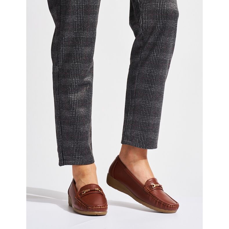 Hnědé dámské mokasíny se zdobením hnědý 2