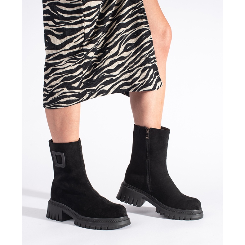 Dámské černé kozačky se silnou podrážkou černá 1