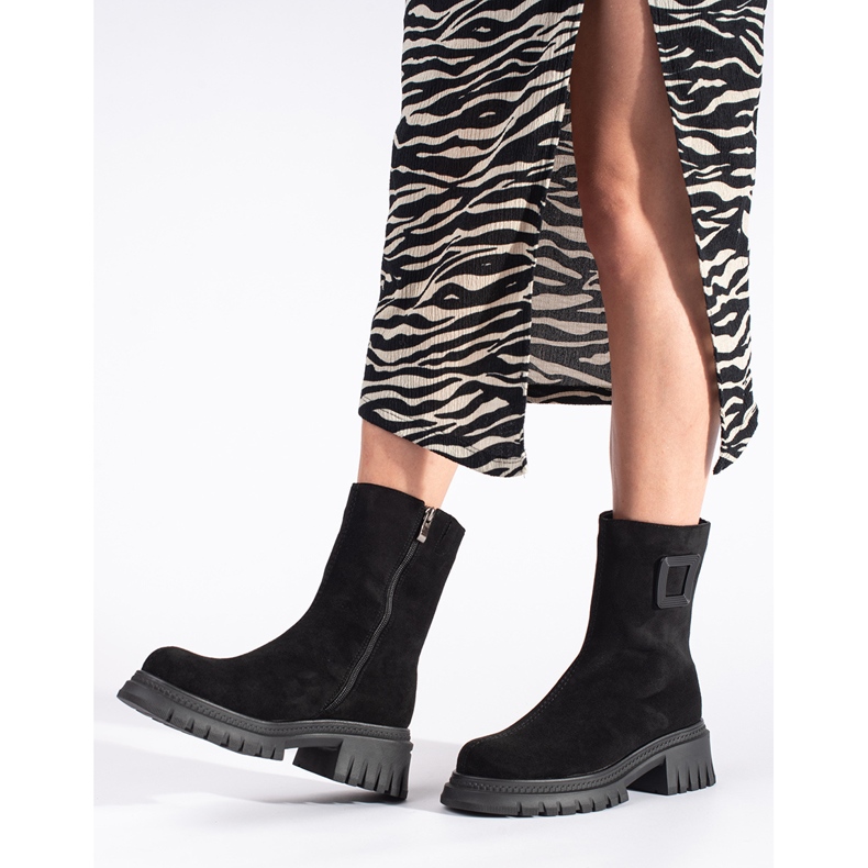 Dámské černé kozačky se silnou podrážkou černá 2