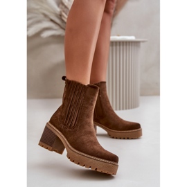 Dámské kozačky na vysokém podpatku vyrobené z ekologického semiše, teplé tmavě hnědé Nevitas hnědý 1 Dámské kozačky na vysokém podpatku vyrobené z ekologického semiše, teplé tmavě hnědé Nevitas hnědý 1