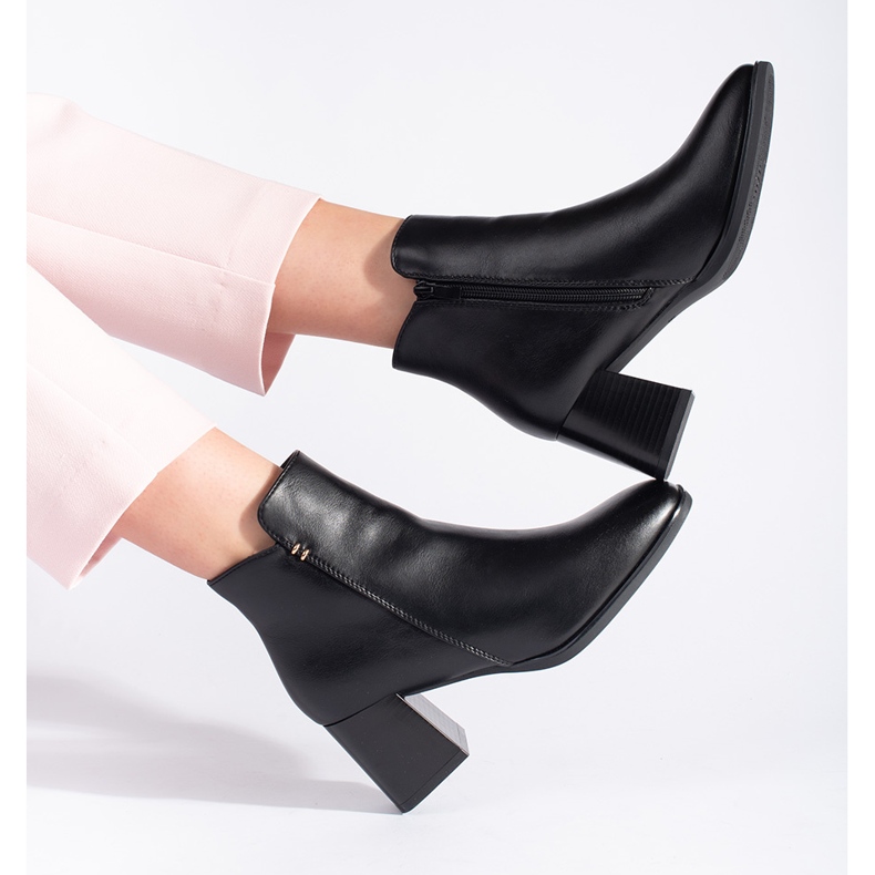 Černé dámské kotníkové boty na vysokém podpatku černá 2