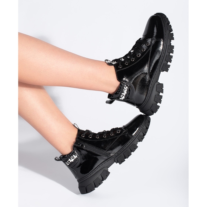 Dámské černé lakované kotníkové boty Sergio Leone černá 1