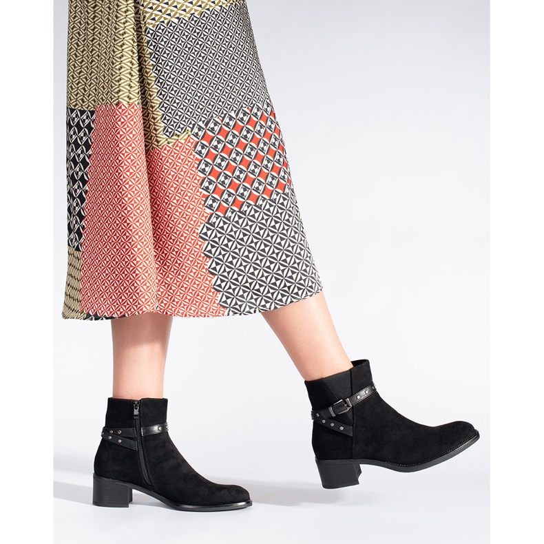 Semišové černé kotníkové boty na nízkém podpatku značky Sergio Leone černá 1