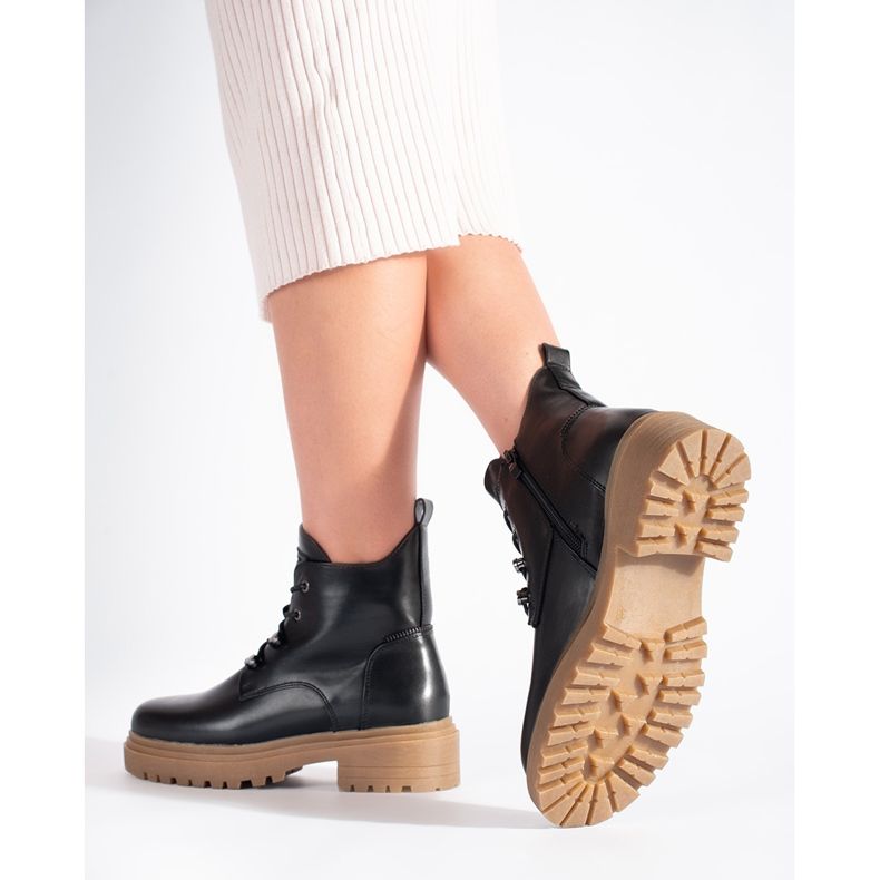 Černé šněrovací kotníkové boty s béžovou podrážkou Sergio Leone černá 2
