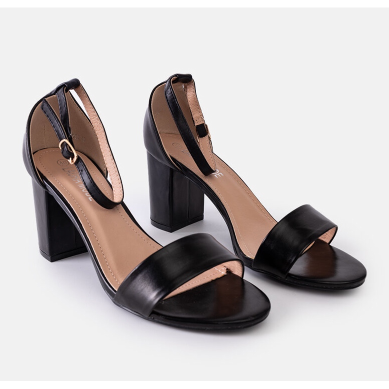 Černé sandály na vysokém podpatku značky Asgha černá 1