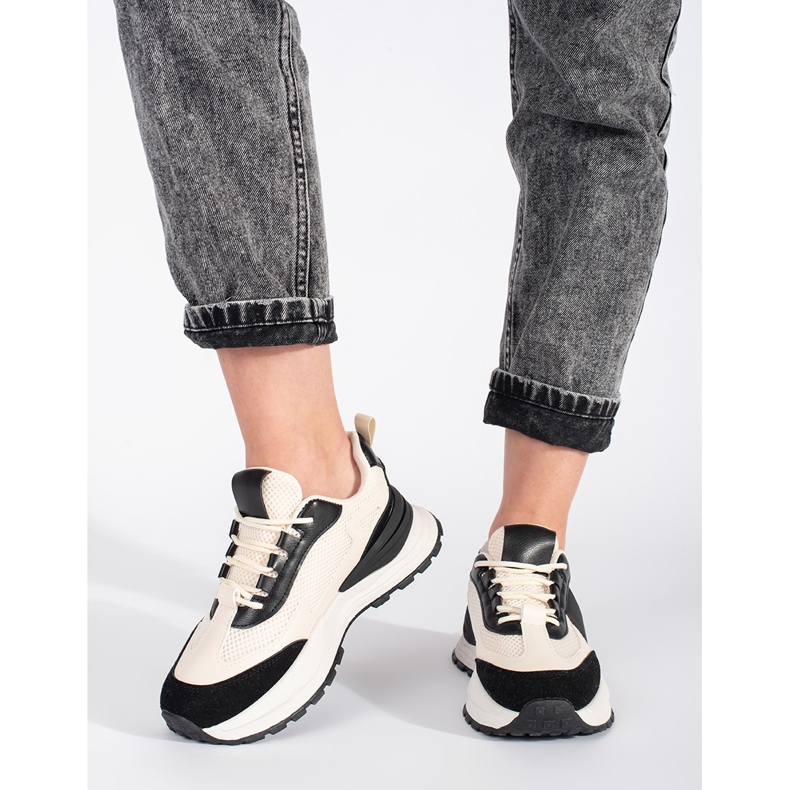 Černé a béžové dámské sportovní boty černá 2