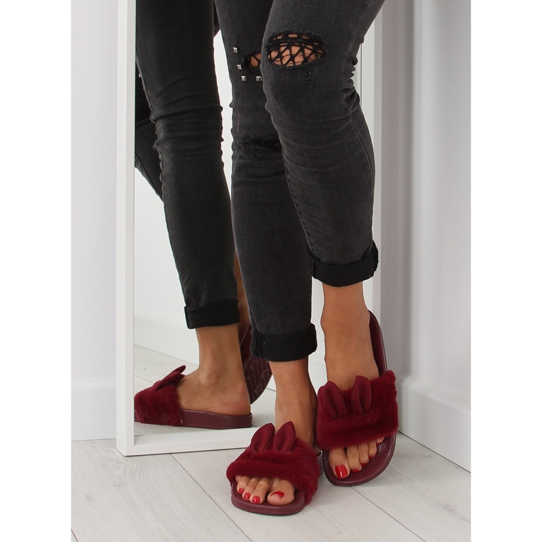 Pantofle s kožešinou a kaštanovýma ušima červené 2