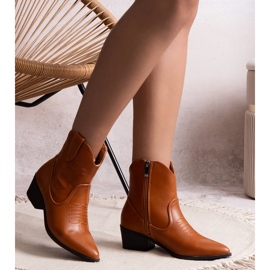 Hnědé kovbojské boty na vysokém podpatku značky Madia hnědý 1