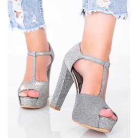 Lesklé šedé lodičky na sloupku Elissa šedá 1