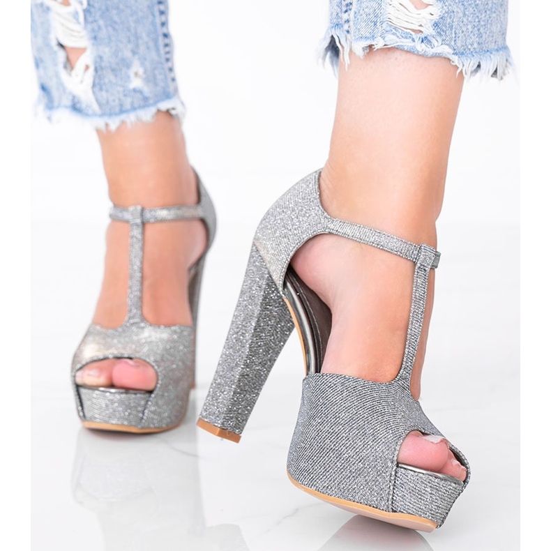 Lesklé šedé lodičky na sloupku Elissa šedá 1