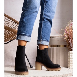 Černé kotníkové boty na nápadném vysokém podpatku Nurea černá 1