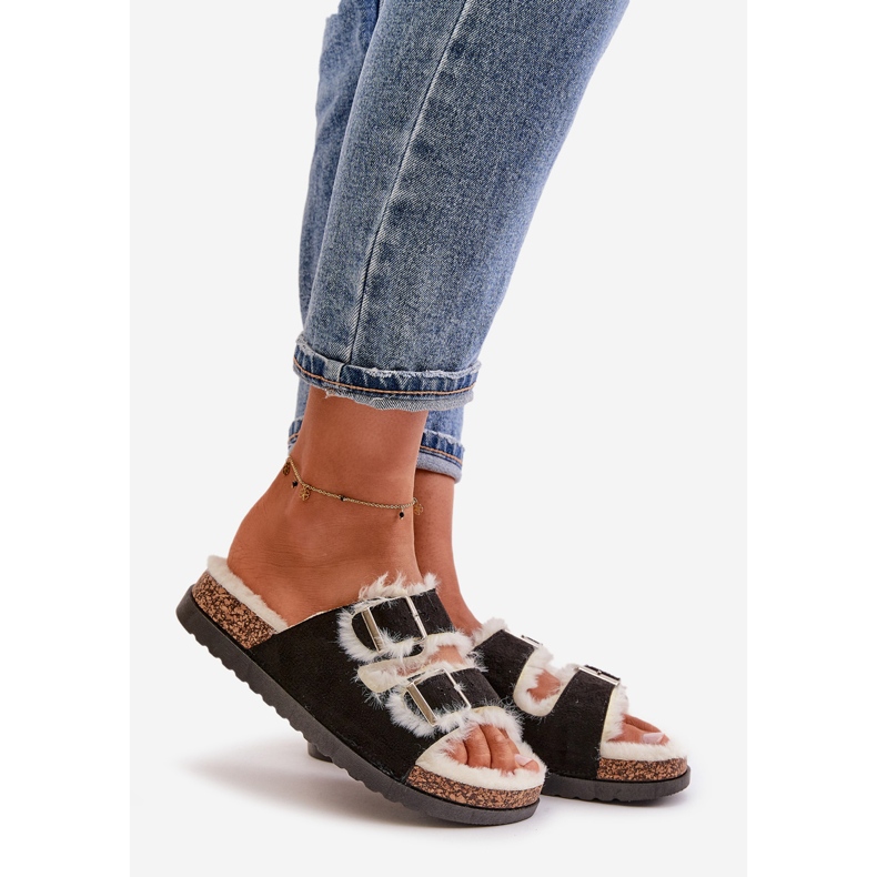 Dámské pantofle žabky s přezkami a kožíškem, černá Ezilena 1