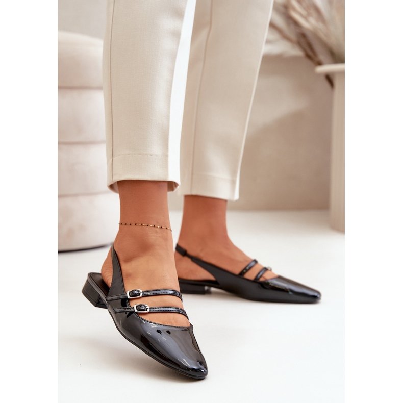 Lakované balerínky s ramínky na nízkých podpatcích, černá Bialettia 2