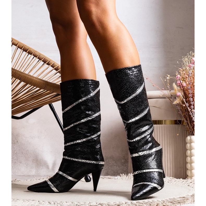 Černostříbrné zateplené kozačky Nevzo černá 1