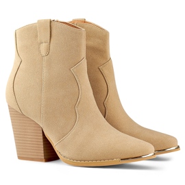 Béžové klasické dámské semišové kovbojské boty na vysokém podpatku béžový 1 Béžové klasické dámské semišové kovbojské boty na vysokém podpatku béžový 1