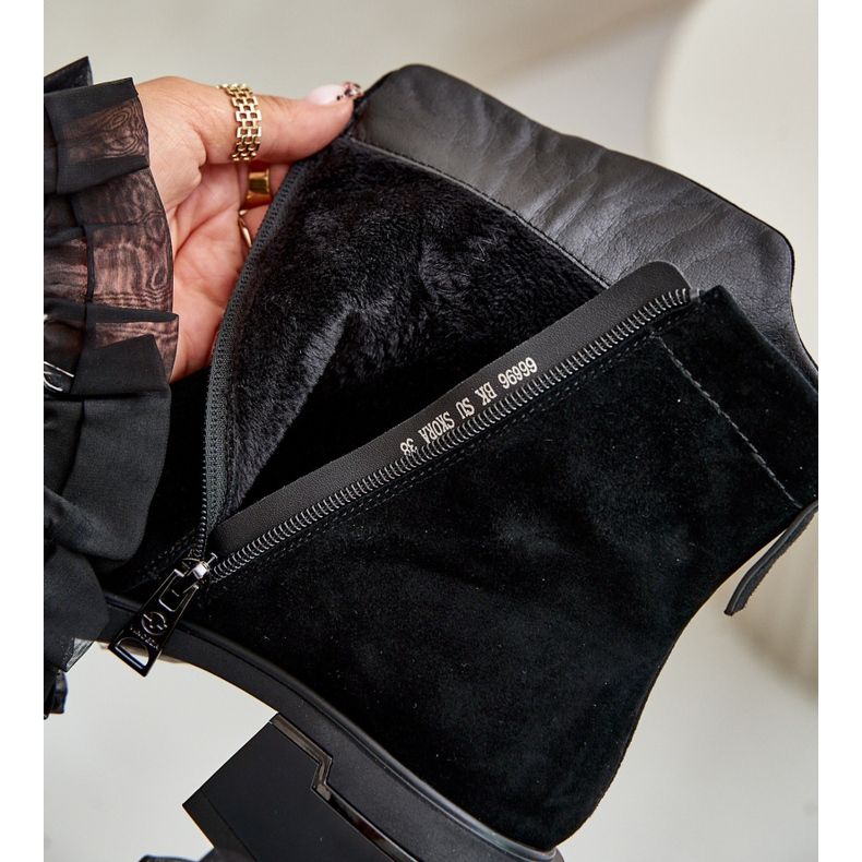 Zateplené dámské kozačky vyrobené z přírodního semiše se zipem, černá Vinceza 66696 2