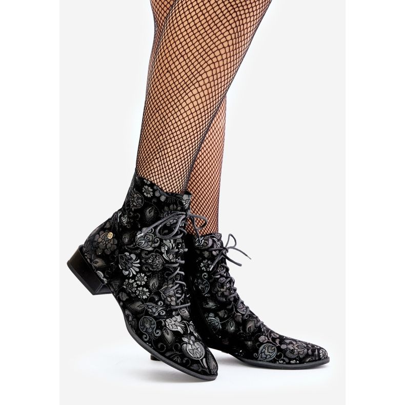 Semišové vzorované ploché boty Maciejka 06391-01 Černá 1