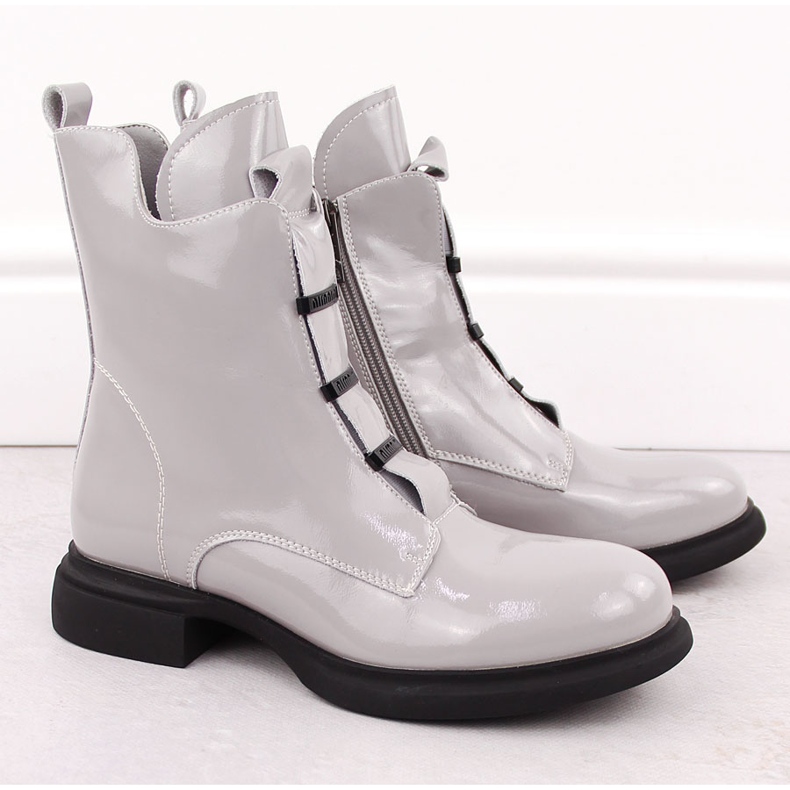 Dámské lakované kotníkové boty šedé Vinceza 66678 šedá 2 Dámské lakované kotníkové boty šedé Vinceza 66678 šedá 2