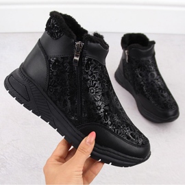 Dámské černé kožené kotníkové boty s květinami T.Sokolski Z24-329 černá 1