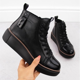 Dámské kožené, zateplené černé kozačky T.Sokolski Z24-218 černá 1