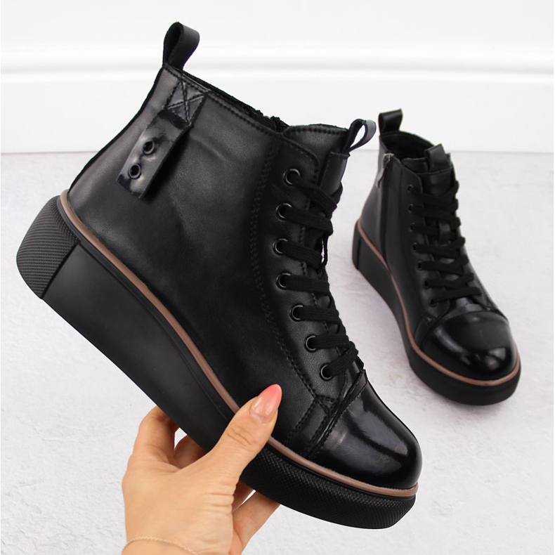 Dámské kožené, zateplené černé kozačky T.Sokolski Z24-218 černá 1