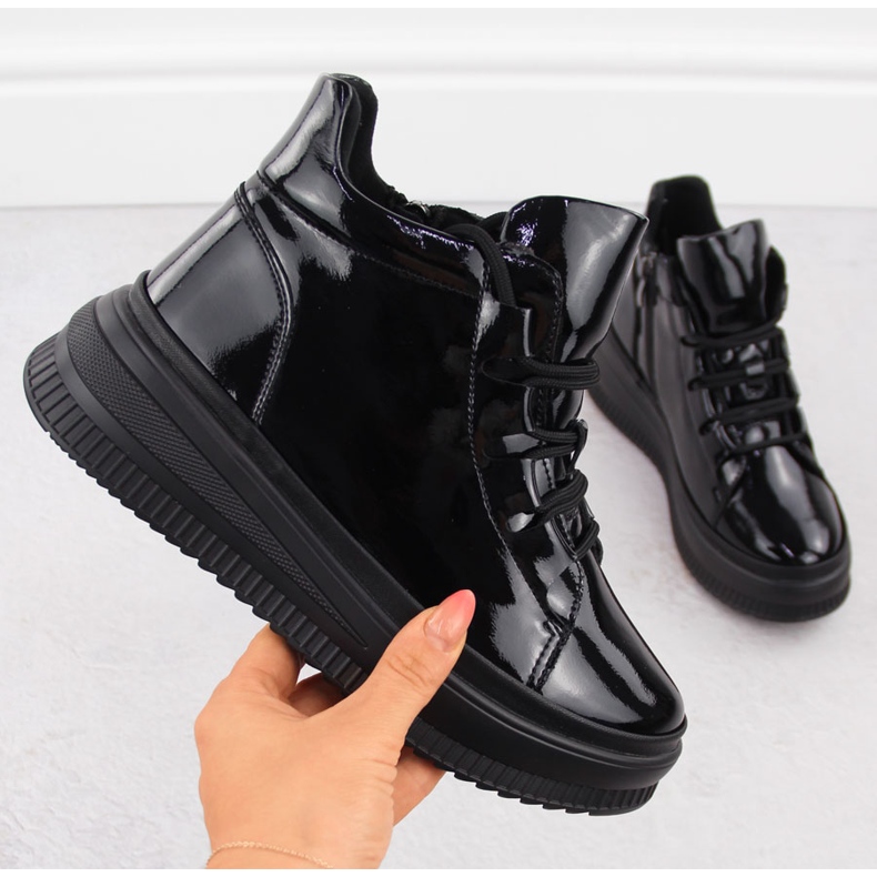 Dámské lakované zateplené černé kozačky Artiker 55C1049 černá 1 Dámské lakované zateplené černé kozačky Artiker 55C1049 černá 1