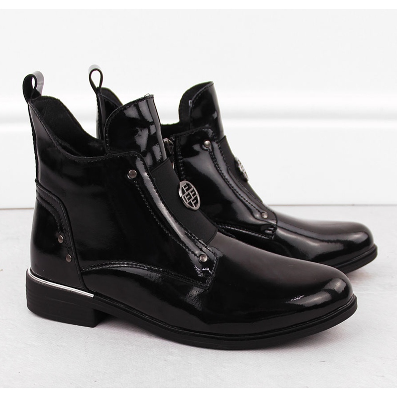 Černé lakované dámské kotníkové boty Filippo DBT4750 černá 2