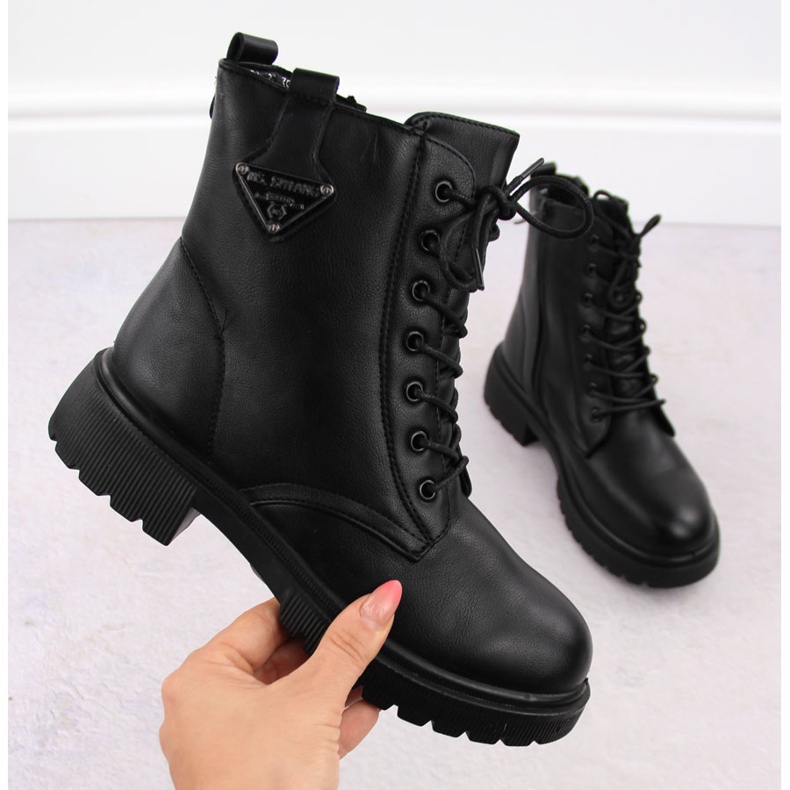 Dámské černé traperské boty T.Sokolski Z23-132 černá 1