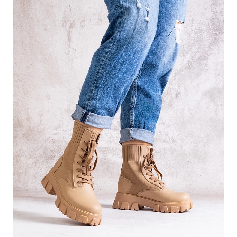 Béžové kotníkové boty s pružným svrškem značky Zogba béžový 1