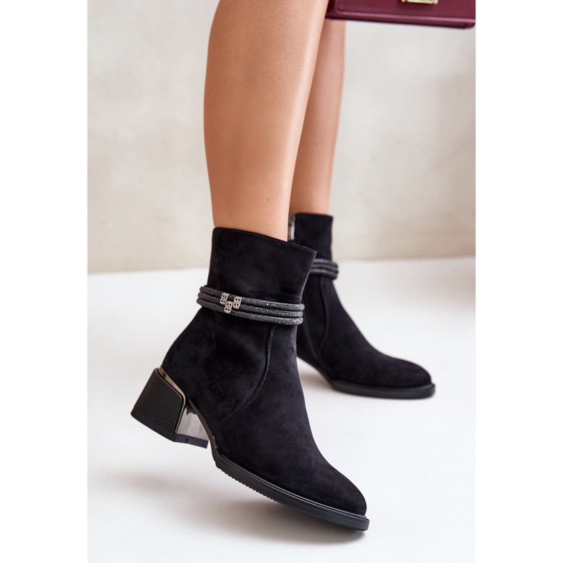 S.Barski Zateplené dámské kozačky na nízkém podpatku s ozdobnými pásky D&A MR880-027 Černá 2 S.Barski Zateplené dámské kozačky na nízkém podpatku s ozdobnými pásky D&A MR880-027 Černá 2