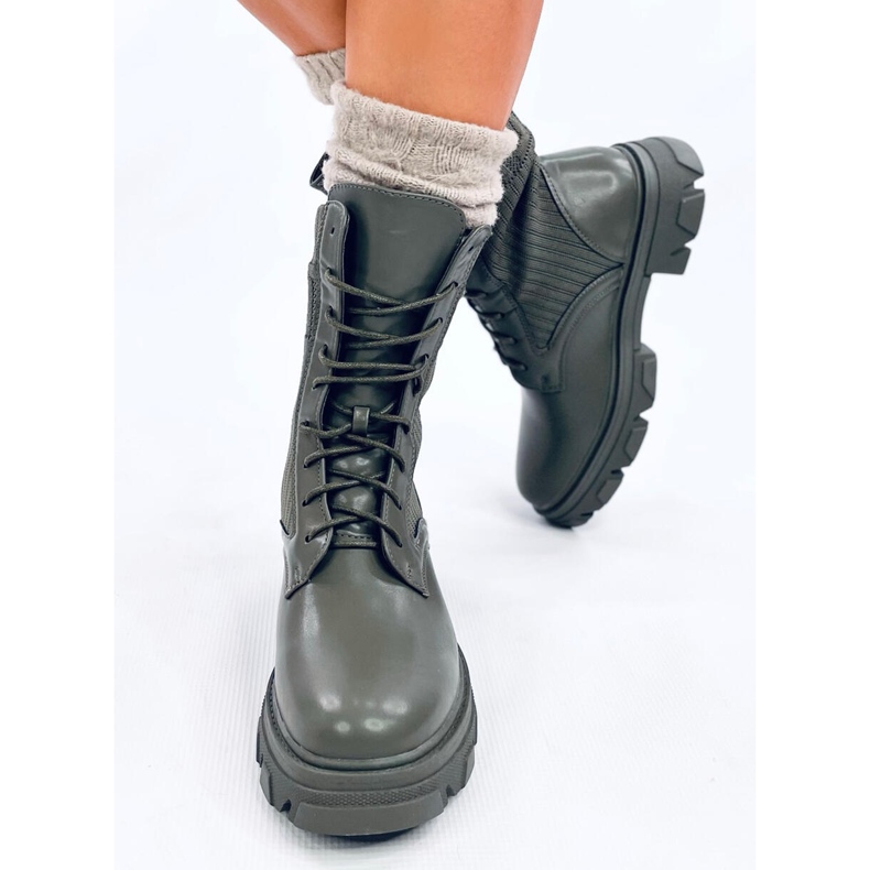 Pracovníci s pružným svrškem Calling Green zelená 1