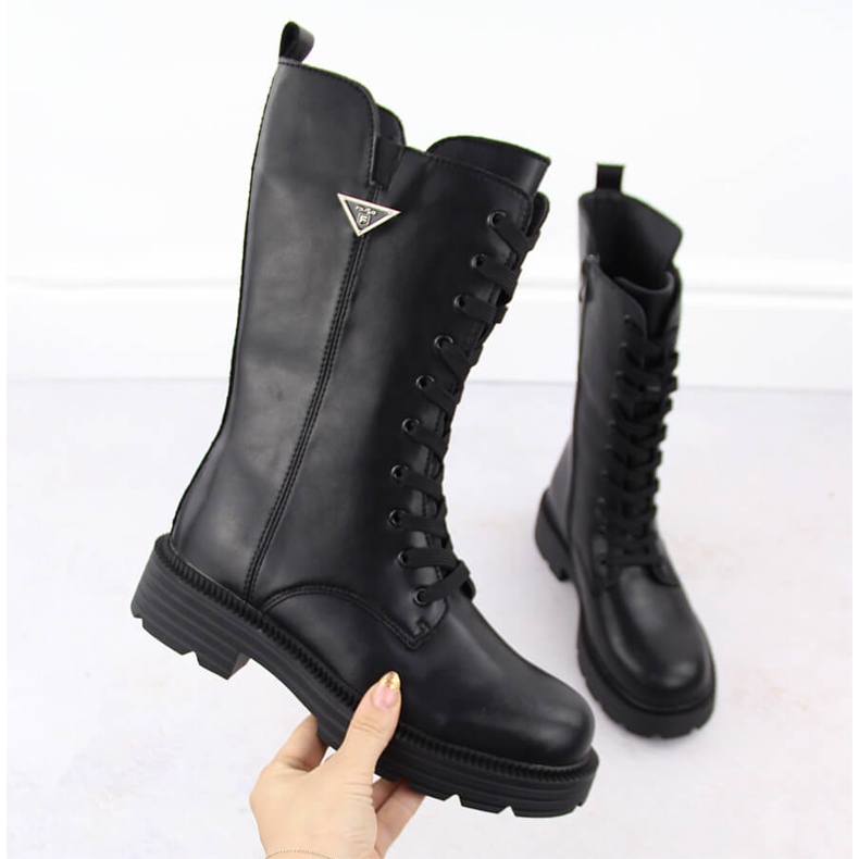 Černé kožené dámské pracovní boty Filippo DBT6302 černá 1