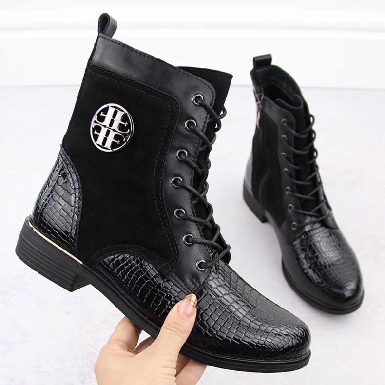 Černé lakované dámské kotníkové boty Filippo DBT4917 černá 1 Černé lakované dámské kotníkové boty Filippo DBT4917 černá 1