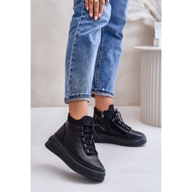 Lehká kožená sportovní obuv na platformě Artiker 55C1041 černá 2