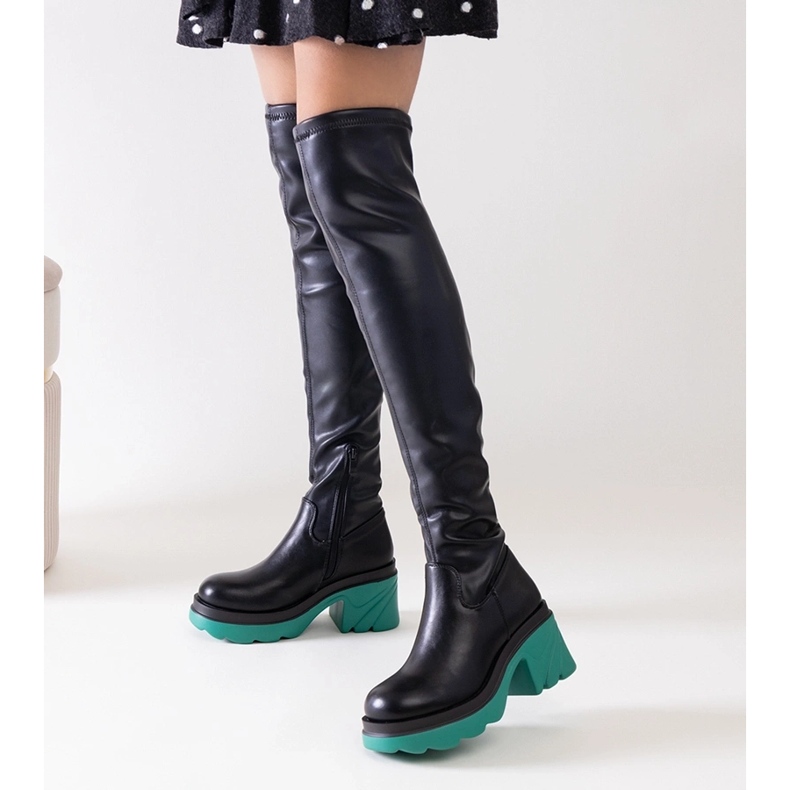 Černé zateplené kozačky s masivním blokem Meragomi černá 1