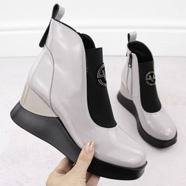 Šedé dámské kožené kozačky na klínku Vinceza 66703 šedá 1