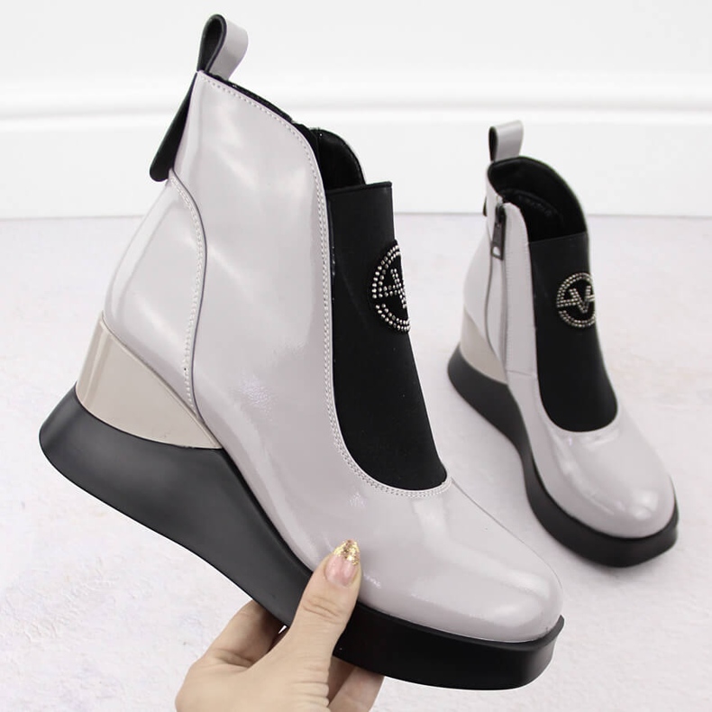 Šedé dámské kožené kozačky na klínku Vinceza 66703 šedá 1