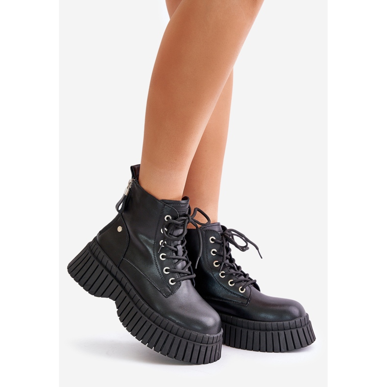 Zateplené kožené kotníkové boty Trapper na masivní podrážce GOE OO2N4126 Černá 1