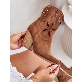 Lewski Shoes Semišové kovbojské boty s prolamovaným vzorem Lewski 3612 Brown béžový 2