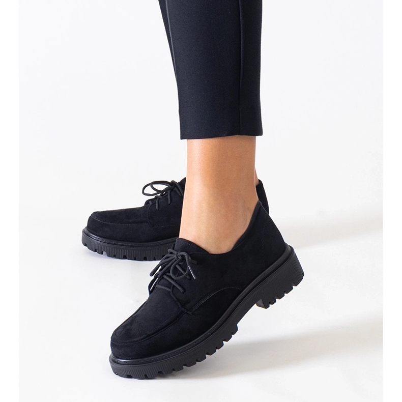 Černé ležérní šněrovací boty z eko semiše značky Eduardana černá 1