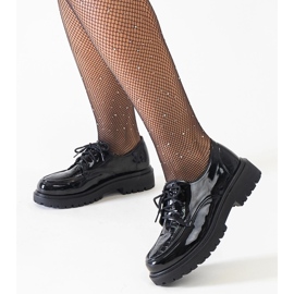 Černé ležérní šněrovací lakované boty Eduardana černý 1