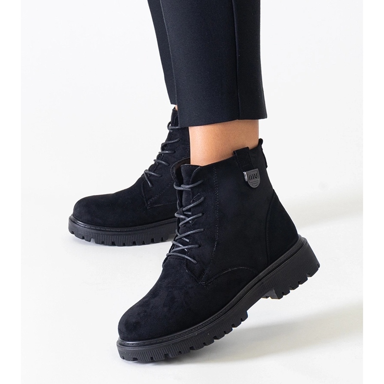 Černé pracovní boty z ekologického semiše na platformě Leonora černý 1