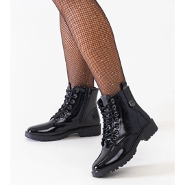 Černé patentní kotníkové boty na platformě Madana černá 1 Černé patentní kotníkové boty na platformě Madana černá 1