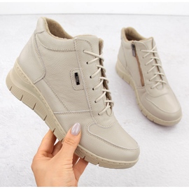 Pohodlné dámské kožené kotníkové boty s klínkem ekri Helios 543 béžový 1 Pohodlné dámské kožené kotníkové boty s klínkem ekri Helios 543 béžový 1