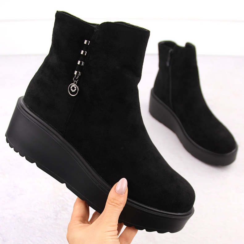 Dámské semišové kotníkové boty na silné platformě, černé Potocki 11305 černá 1