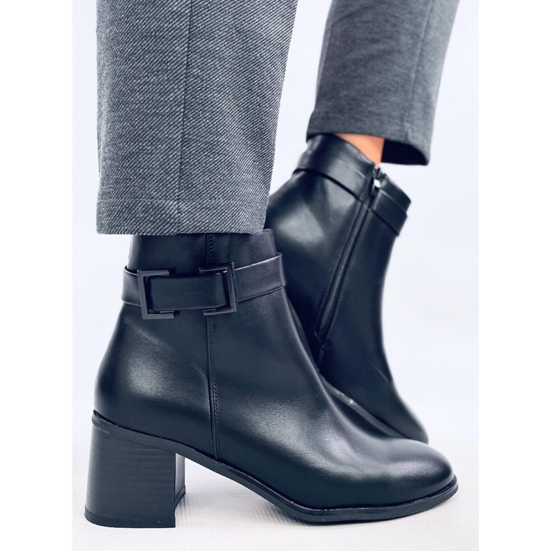 Černé kozačky na podpatku Dolores černá 2