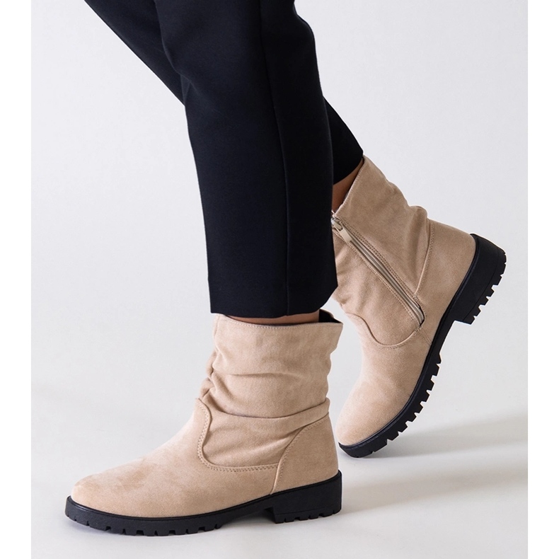 Béžové volánové kotníkové boty z ekologického semiše Hinda béžový 1