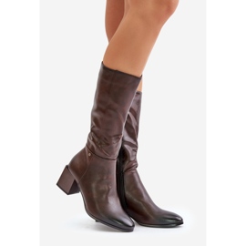 Jezzi Zateplené kozačky na vysokém podpatku z eko kůže do půlky lýtek hnědé Ellithira hnědý 1 Jezzi Zateplené kozačky na vysokém podpatku z eko kůže do půlky lýtek hnědé Ellithira hnědý 1