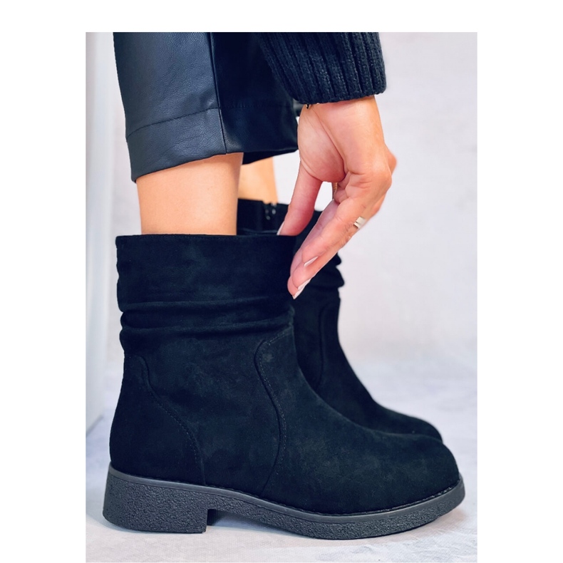 Bracy Černé volánové kotníkové boty - Inello černá 1